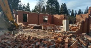 Демонтаж 1 этажного дома Большой Камень, цена от 1615 руб.